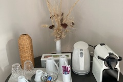 Nespresso ,bouilloire à disposition